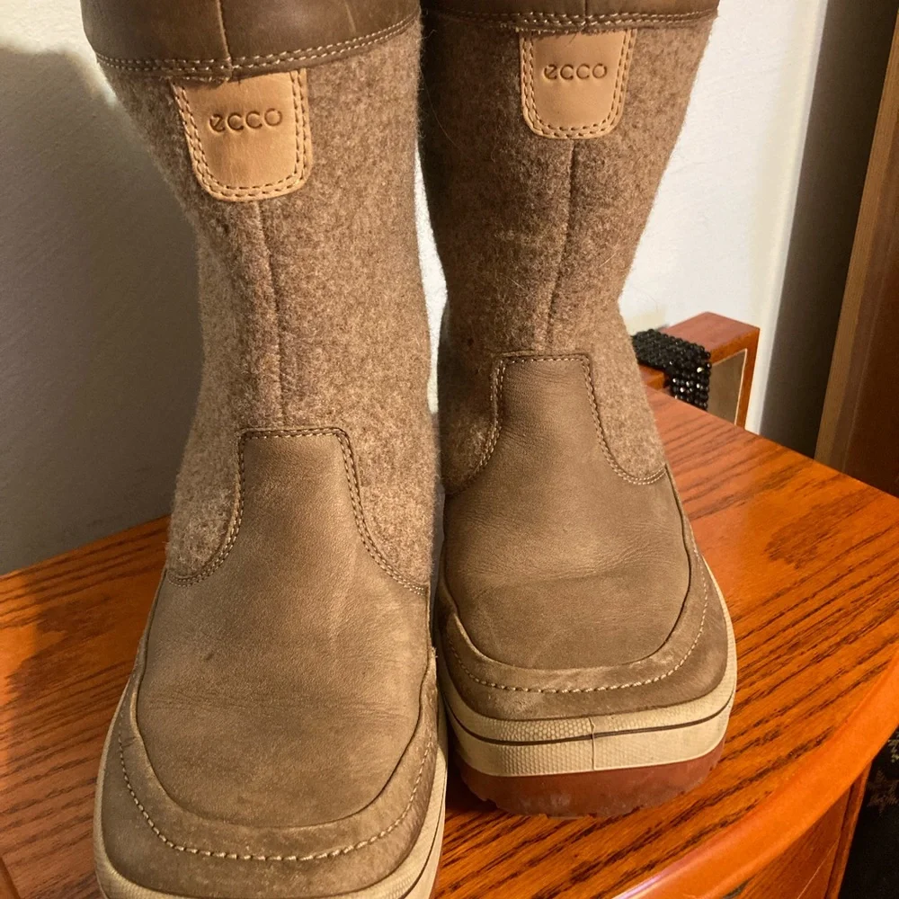 Ecco womens ? zip boots. Very lightly worn - Picture 1 of 5